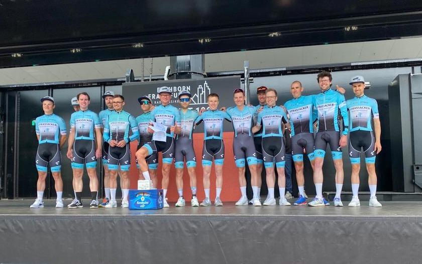 Team Strassacker beim Radklasskier Eschborn-Frankfurt 2022. Foto: Lena Heine